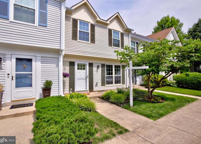 Property at 894 Smartts Ln NE, Leesburg, VA 20176, 3 beds, 2.5 baths