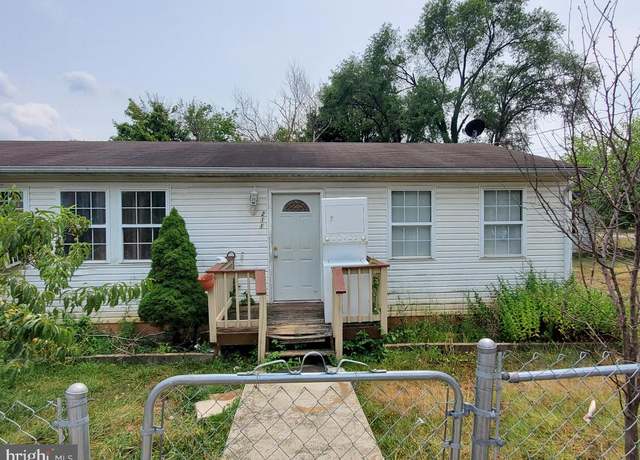 Property at 211 Laurel St, Front Royal, VA 22630, 4 beds, 2 baths