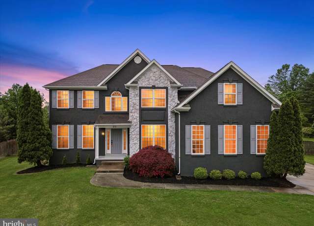 Property at 20 Tara Dr, Mount Laurel, NJ 08054, 5 beds, 2.5 baths