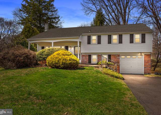 Property at 806 W Maple Dr, Southampton, PA 18966, 3 beds, 2 baths