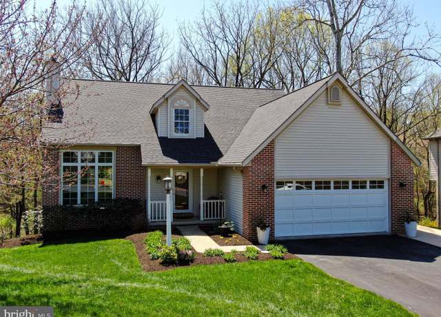 Property at 111 Westview Dr, Akron, PA 17501, 4 beds, 2.5 baths