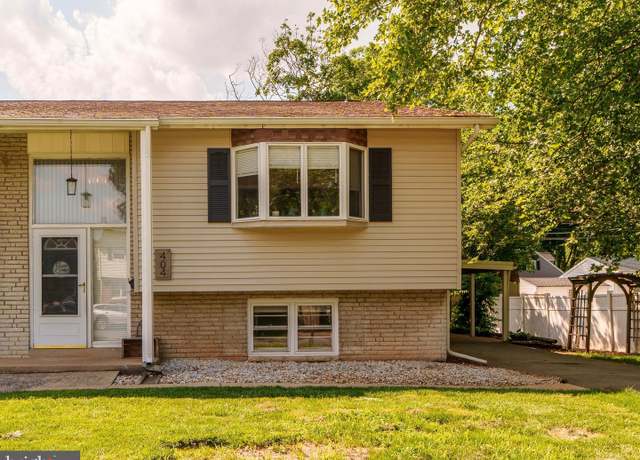 Property at 404 W Marion St, Lititz, PA 17543, 3 beds, 1 bath