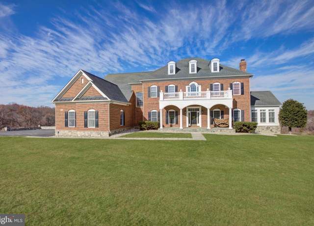 Property at 22077 Oatlands Rd, Aldie, VA 20105, 5 beds, 5.5 baths