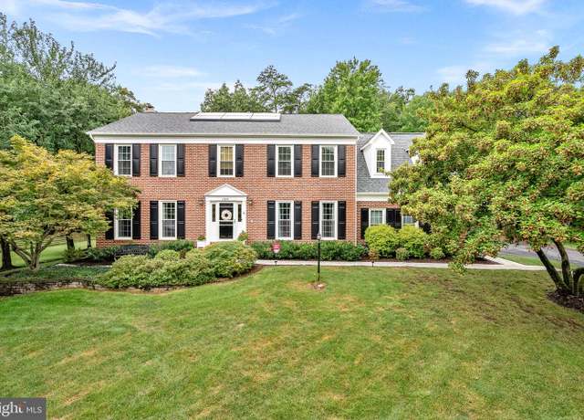 Property at 21255 Smokehouse Ct, Ashburn, VA 20147, 4 beds, 4.5 baths