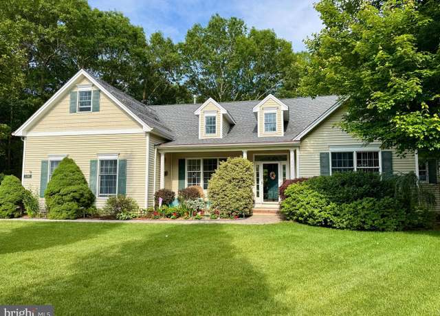 Property at 128 Rowan Ct, Manahawkin, NJ 08050, 4 beds, 2 baths