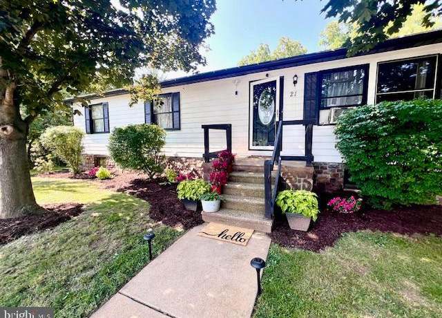 Property at 21 Heights Ct, Abbottstown, PA 17301, 4 beds, 2.5 baths