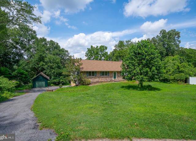 Property at 2 Martins Ln, Downingtown, PA 19335, 4 beds, 2 baths