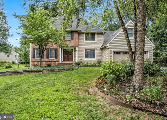Property at 171 Hawthorne Dr, Hershey, PA 17033, 5 beds, 4.5 baths