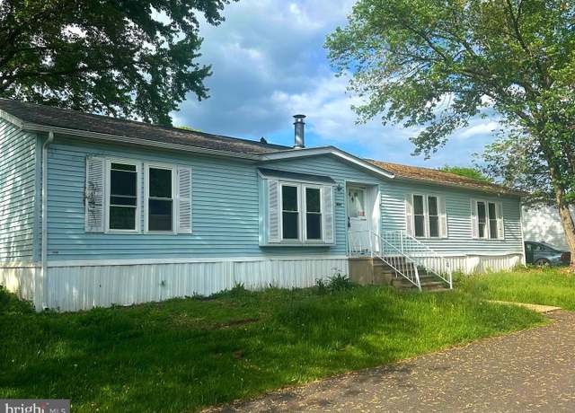 Property at 921 Lakeview Dr, Green Lane, PA 18054, 3 beds, 2 baths