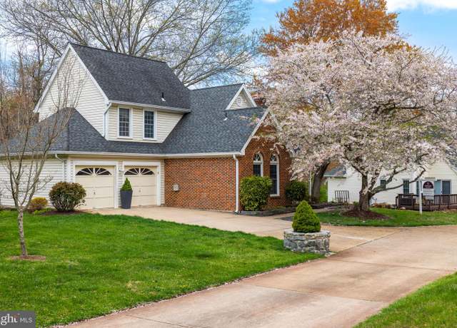 Property at 3224 Kinross Cir, Herndon, VA 20171, 4 beds, 3 baths