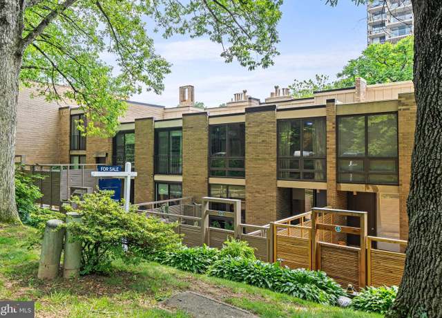 Property at 1674 Chimney House Rd, Reston, VA 20190, 3 beds, 2.5 baths