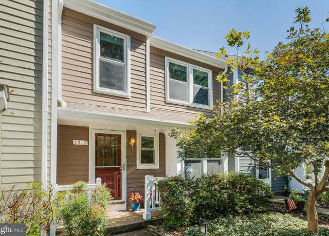Property at 1512 Poplar Grove Dr, Reston, VA 20194, 3 beds, 3.5 baths