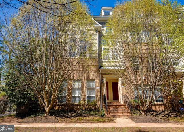 Property at 7168 Little Thames Dr, Gainesville, VA 20155, 3 beds, 2.5 baths