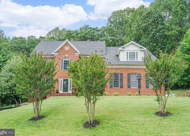 Property at 4904 Charmed Ct, Woodbridge, VA 22192, 5 beds, 4.5 baths