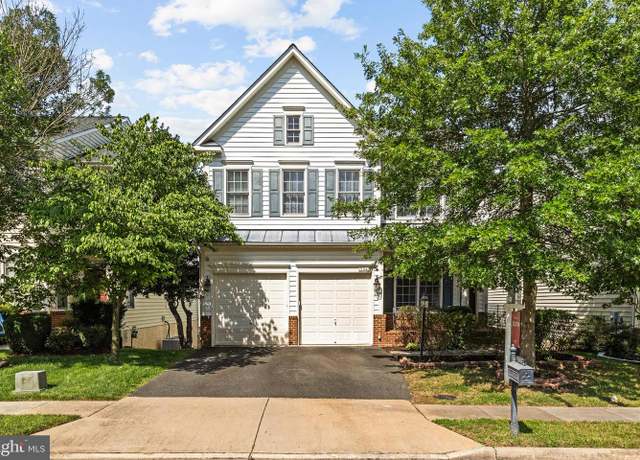 Property at 13042 Taverner Loop, Woodbridge, VA 22192, 5 beds, 3.5 baths