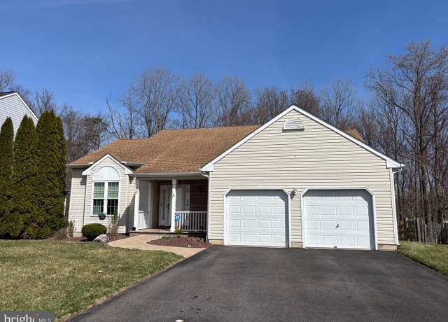 Property at 229 E Flagstone Dr, Newark, DE 19702, 3 beds, 2.5 baths