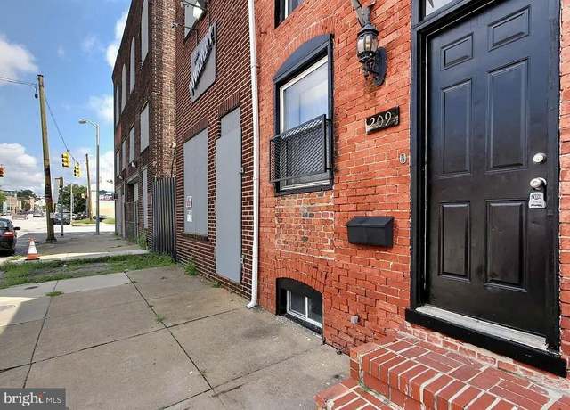 Property at 209 S Central Ave, Baltimore, MD 21202, 2 beds, 1.5 baths