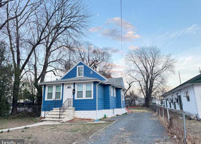 Property at 8136 River Rd, Pennsauken, NJ 08110, 3 beds, 1 bath