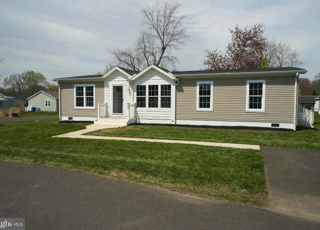 Property at 230 Wooded Dr, Doylestown, PA 18901, 3 beds, 2 baths