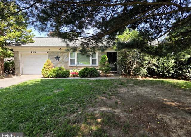 Property at 123 Westbrook Dr, Lancaster, PA 17603, 2 beds, 1 bath