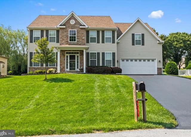 Property at 211 White Oak Cir, Lebanon, PA 17042, 4 beds, 2.5 baths