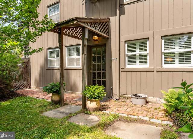 Property at 1202 W Wynnewood Rd #2, Wynnewood, PA 19096, 3 beds, 2.5 baths