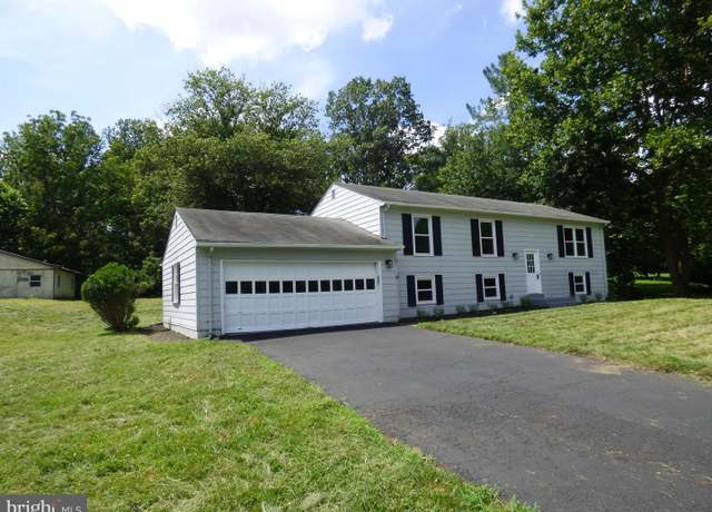 Property at 4328 Mountain View Dr, Haymarket, VA 20169, 5 beds, 3 baths