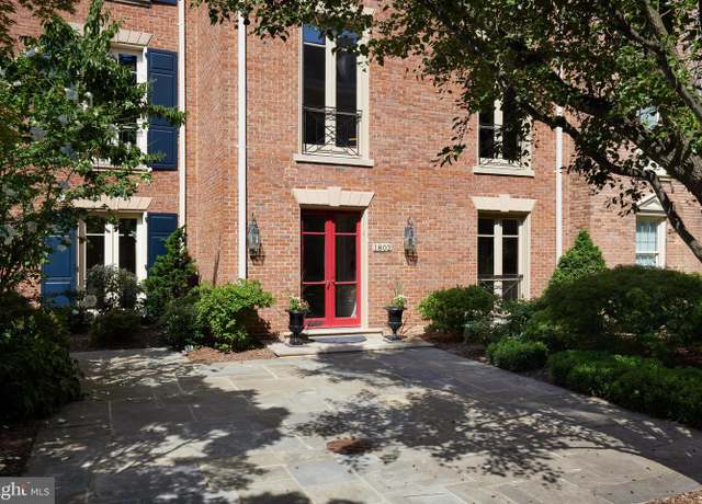 Property at 1802 Kalorama Sq NW #16, Washington, DC 20008, 4 beds, 5.5 baths