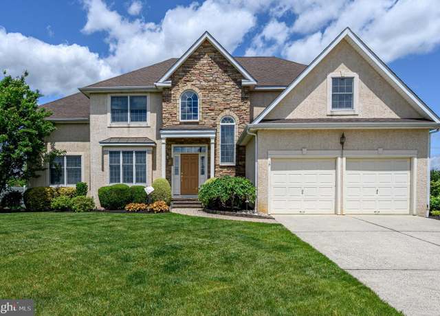 Property at 15 Heather Ct, Columbus, NJ 08022, 4 beds, 2.5 baths