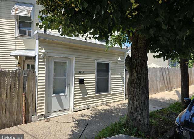 Property at 1023 South St, Reading, PA 19602, 4 beds, 2 baths