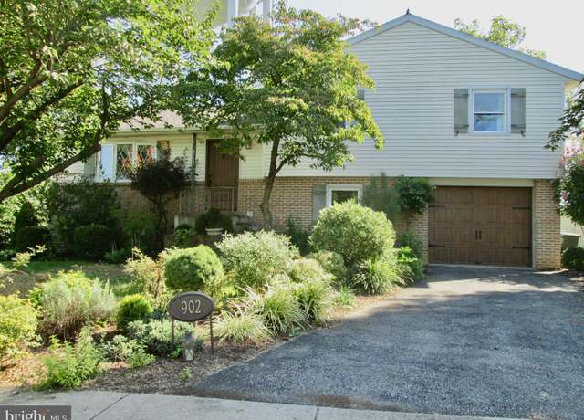Property at 902 Suellen Dr, Reading, PA 19605, 2 beds, 1 bath