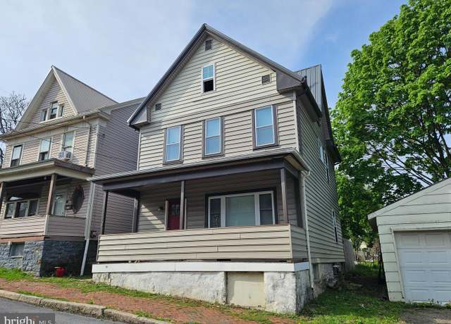 Property at 413 10th Ave, Altoona, PA 16602, 3 beds, 1.5 baths