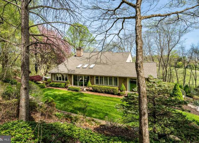 Property at 7 Evergreen Ct, West Chester, PA 19382, 4 beds, 4.5 baths