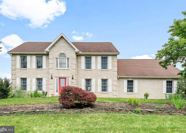 Property at 201 Sunbrook Dr, Chambersburg, PA 17201, 4 beds, 2.5 baths