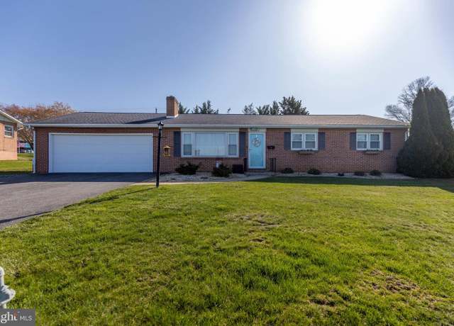 Property at 124 Hillside Dr, Fayetteville, PA 17222, 3 beds, 1.5 baths