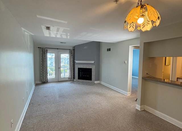Property at 2408 Waters Edge Dr, Newark, DE 19702, 3 beds, 2 baths