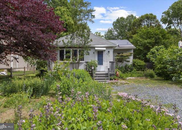 Property at 202 Lakeview Ave, Edgewater, MD 21037, 4 beds, 1 bath