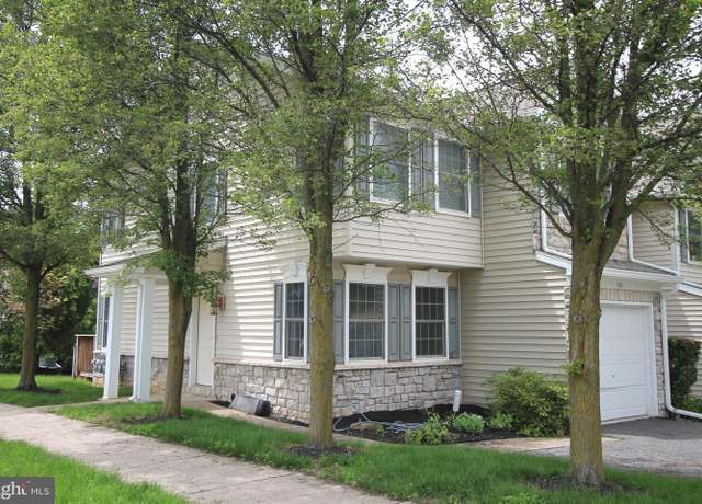 Property at 100 Lincoln Ave, State College, PA 16801, 4 beds, 2.5 baths