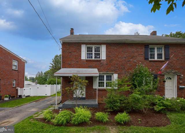 Property at 309 E 2nd Ave, Lititz, PA 17543, 3 beds, 1.5 baths
