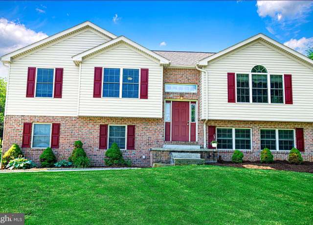 Property at 30 Carson Ln, Red Lion, PA 17356, 3 beds, 3 baths