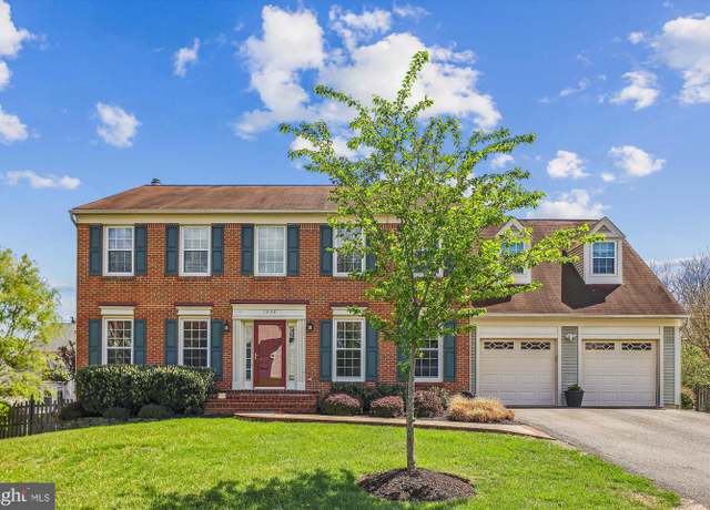 Property at 1476 Kingsvale Cir, Herndon, VA 20170, 4 beds, 3.5 baths