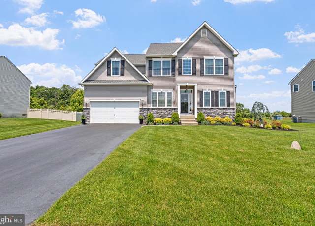 Property at 112 Lois Ln, Hammonton, NJ 08037, 4 beds, 2.5 baths