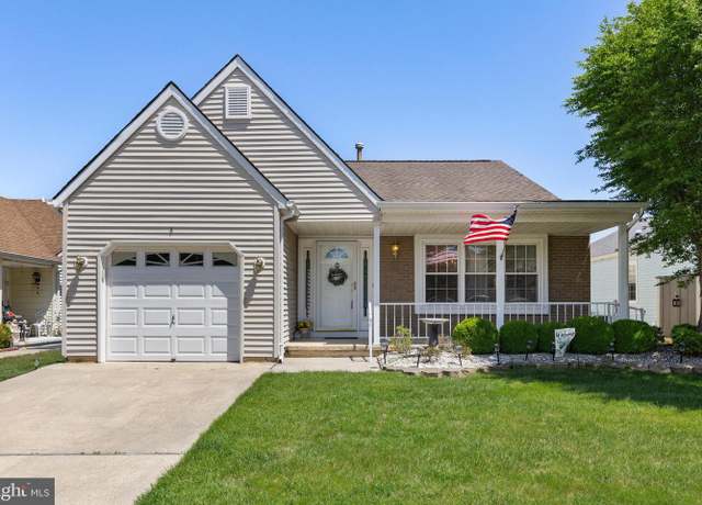 Property at 6 Trent Dr, Toms River, NJ 08757, 2 beds, 2 baths