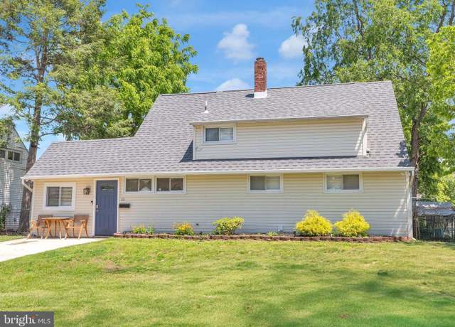 Property at 15 Wildflower Rd, Levittown, PA 19057, 4 beds, 2 baths