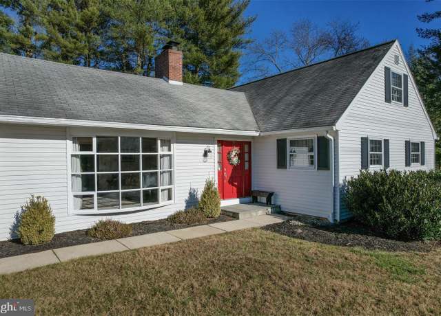 Property at 1043 S New St, West Chester, PA 19382, 3 beds, 2 baths