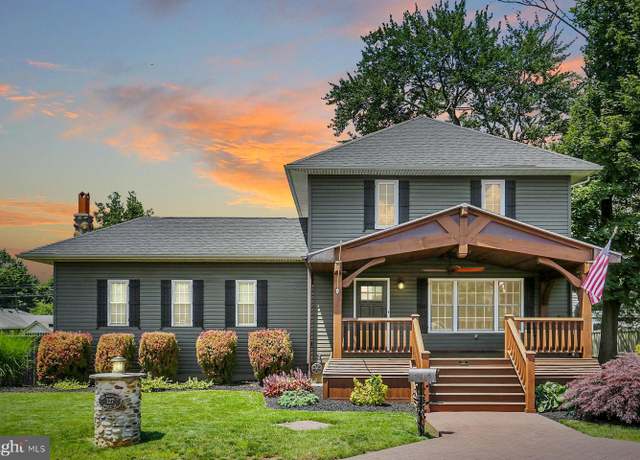 Property at 127 Spruce St, Middletown, PA 17057, 3 beds, 4.5 baths