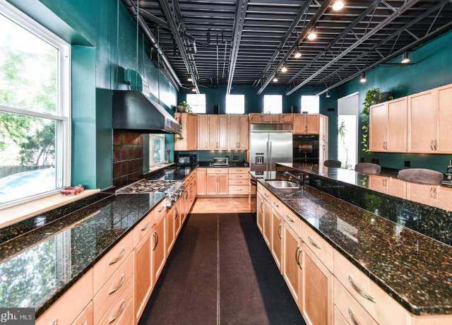 Property at 2222 N Emerson St, Arlington, VA 22207, 3 beds, 3.5 baths