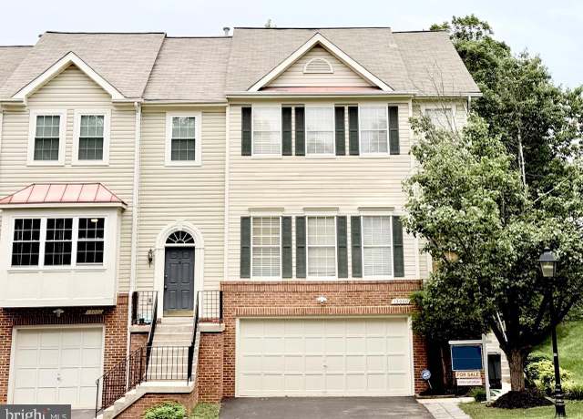 Property at 13000 Limestone Ct, Clifton, VA 20124, 3 beds, 2.5 baths