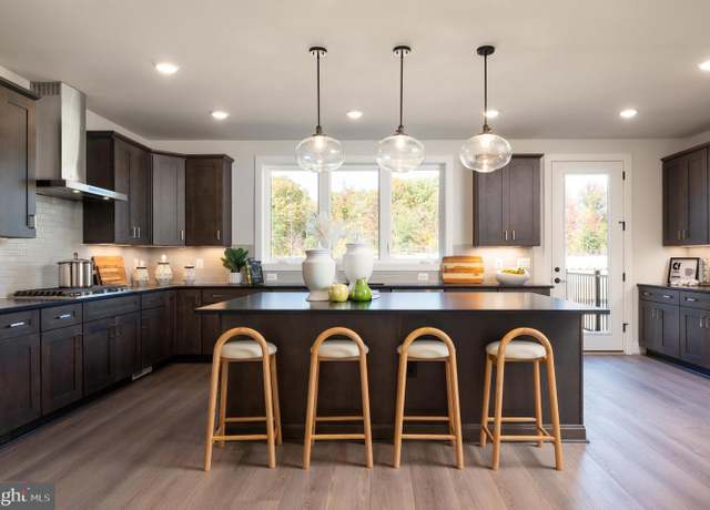 Property at 1611 Fellowship Sq, Reston, VA 20190, 3 beds, 3.5 baths
