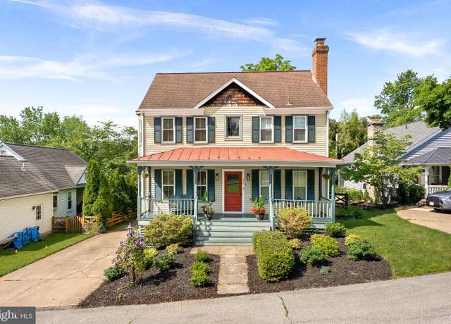 Property at 330 Loudoun St SW, Leesburg, VA 20175, 4 beds, 3.5 baths